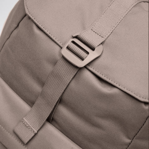 Flap Pack 'Oyster' – Monochrome Edition GOT BAG