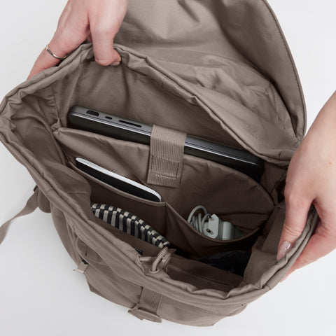 Flap Pack 'Oyster' – Monochrome Edition GOT BAG