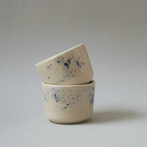 Cappuccino-Becher 'Lys' – Pixie Blue indre Ceramics