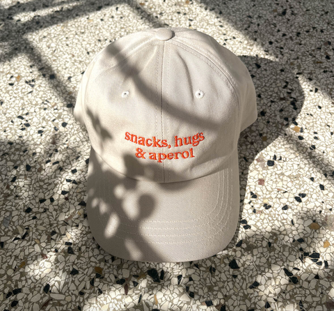 Cap 'Snacks Hugs & Aperol' studio ciao