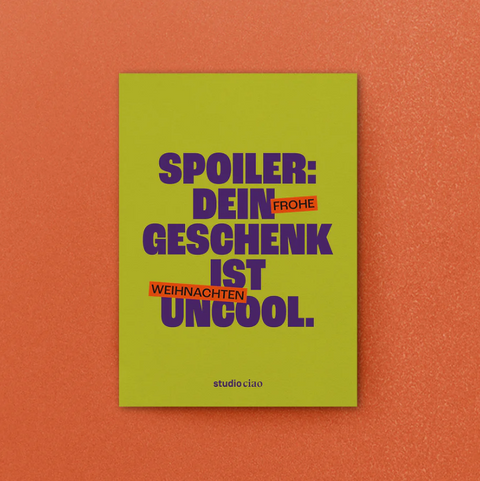 Postkarte 'Spoiler: Dein Geschenk ist uncool' studio ciao