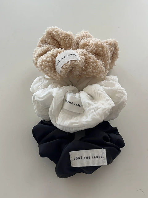 Everyday Scrunchies – teddy beige Jona the Label