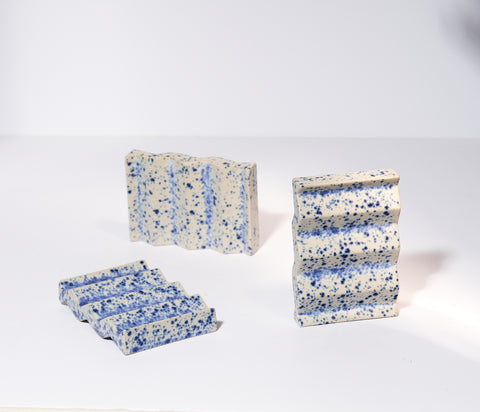 Seifenschale 'Rocky M' – blue splatterware/Blau gesprenkelt OBAstudios