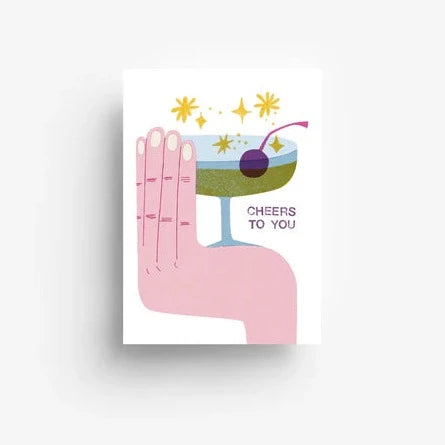 Postkarte 'Cheers to you' – Hand mit Glas jungwiealt