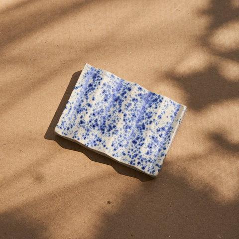 Seifenschale 'Rocky M' – blue splatterware/Blau gesprenkelt OBAstudios
