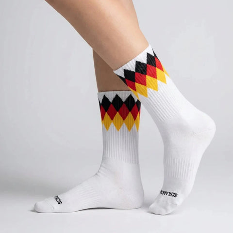 Socken mit den Farben der deutschen Flagge als Motiv