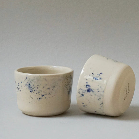 Cappuccino-Becher 'Lys' – Pixie Blue indre Ceramics