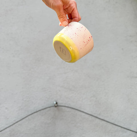 Cappuccino-Becher 'Lys' – Poppy Splash indre Ceramics