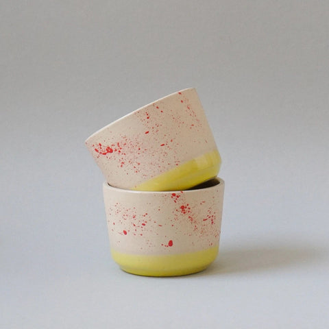 Cappuccino-Becher 'Lys' – Poppy Splash indre Ceramics