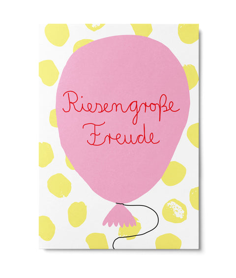 Postkarte 'Riesengroße Freude' – Luftballon Unter Pinien
