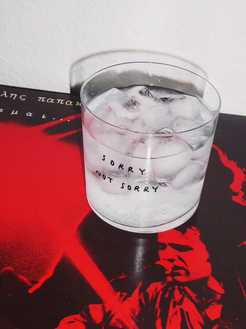 Glas 'Sorry Not Sorry' – 350ml Yahya Studio