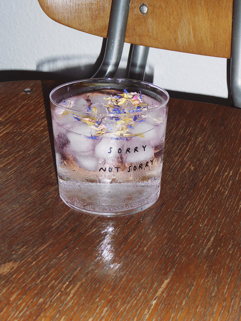 Glas 'Sorry Not Sorry' – 350ml Yahya Studio