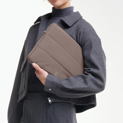Puffer Laptop Sleeve 16″ 'Oyster' – Monochrome Edition
