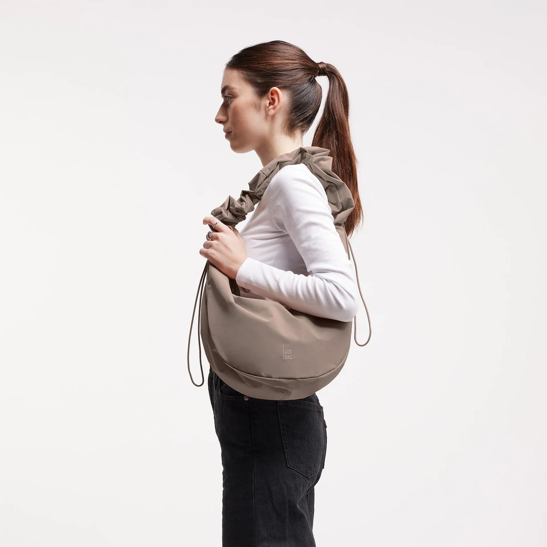 Moon Bag Ruffle 'Oyster' – Monochrome Edition GOT BAG
