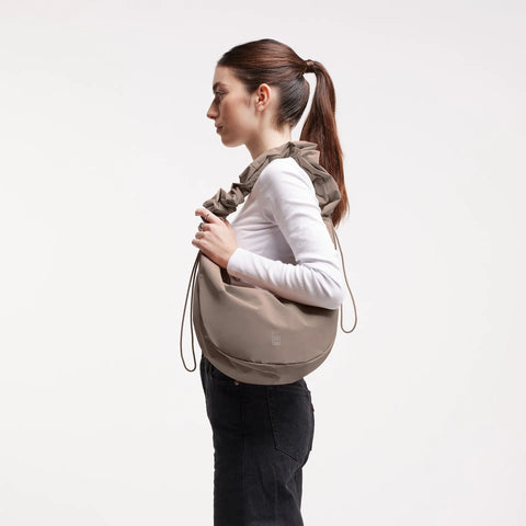 Moon Bag Ruffle 'Oyster' – Monochrome Edition GOT BAG