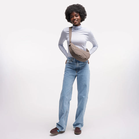 Wavy Puffer Moon Bag 'Oyster' – Monochrome Edition GOT BAG