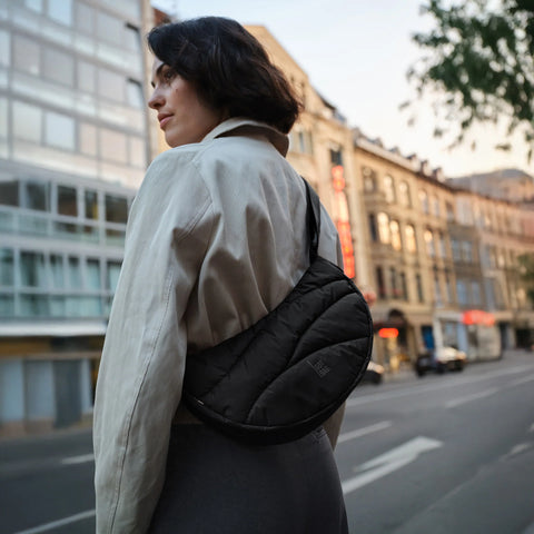 Wavy Puffer Moon Bag 'Black' – Monochrome Edition GOT BAG