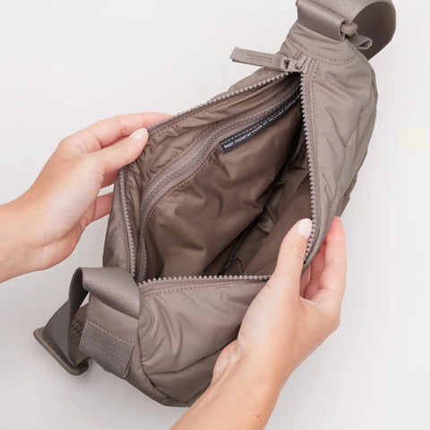 Wavy Puffer Moon Bag 'Oyster' – Monochrome Edition GOT BAG