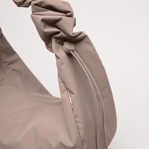 Moon Bag Ruffle 'Oyster' – Monochrome Edition GOT BAG