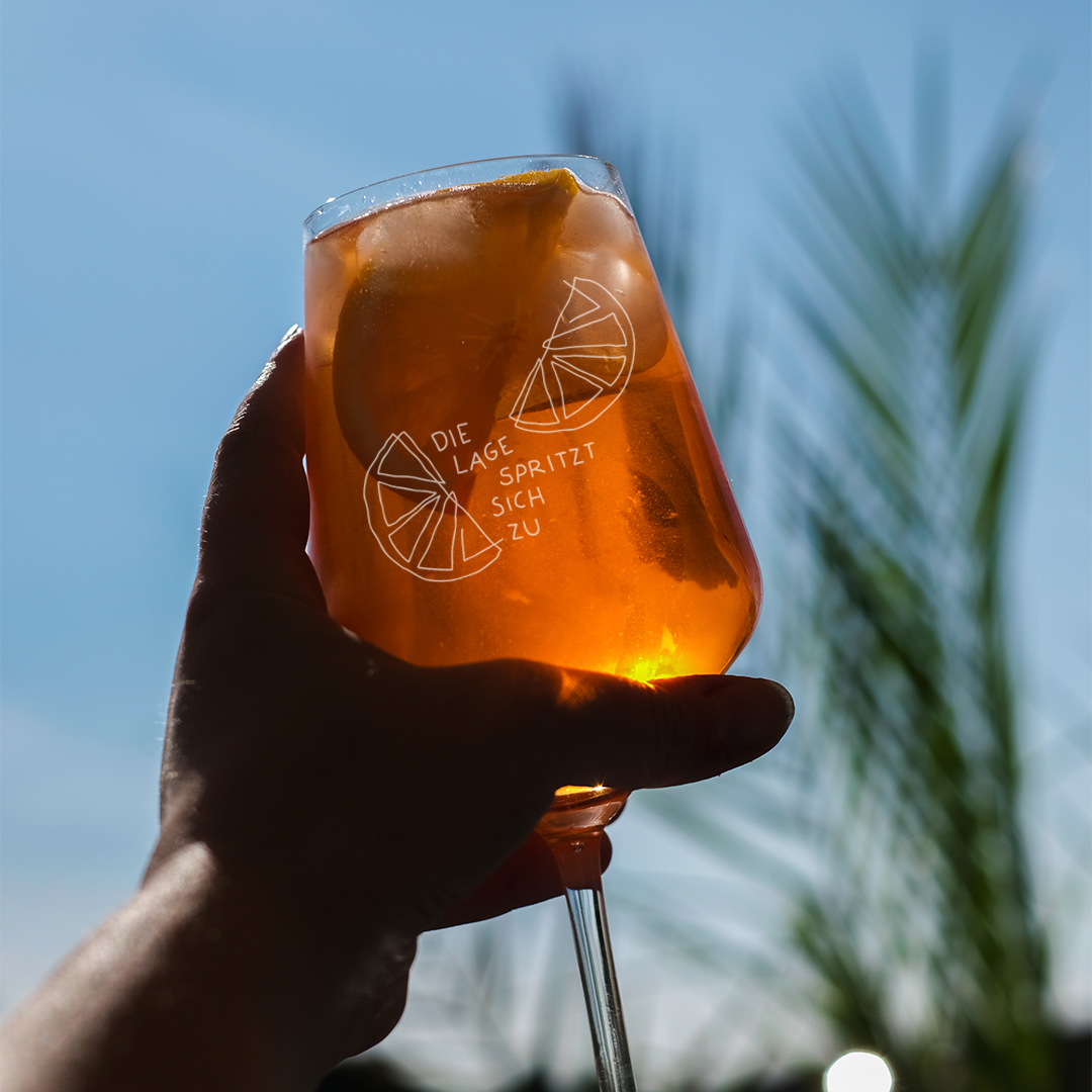 Aperolglas 'Die Lage spritzt sich zu' pinke distel