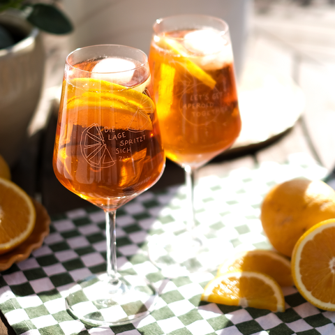 Aperolglas 'Die Lage spritzt sich zu' pinke distel