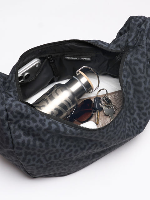 Moon Bag Ruffle 'Cat Shark Black' – Monochrome Edition