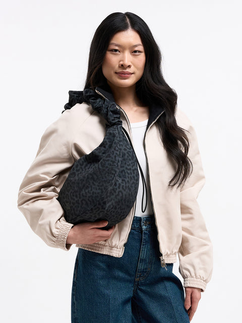 Moon Bag Ruffle 'Cat Shark Black' – Monochrome Edition