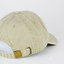 Khakifarbene Cap mit der Aufschrift HELLO