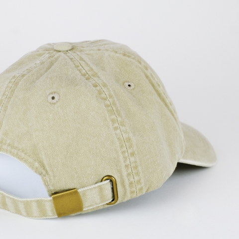 Khakifarbene Cap mit der Aufschrift HELLO