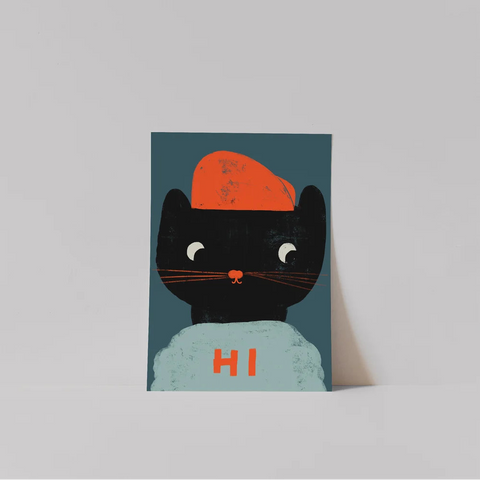 Postkarte 'HI' – Schwarze Katze mit roter Mütze Framboise und Ketchup
