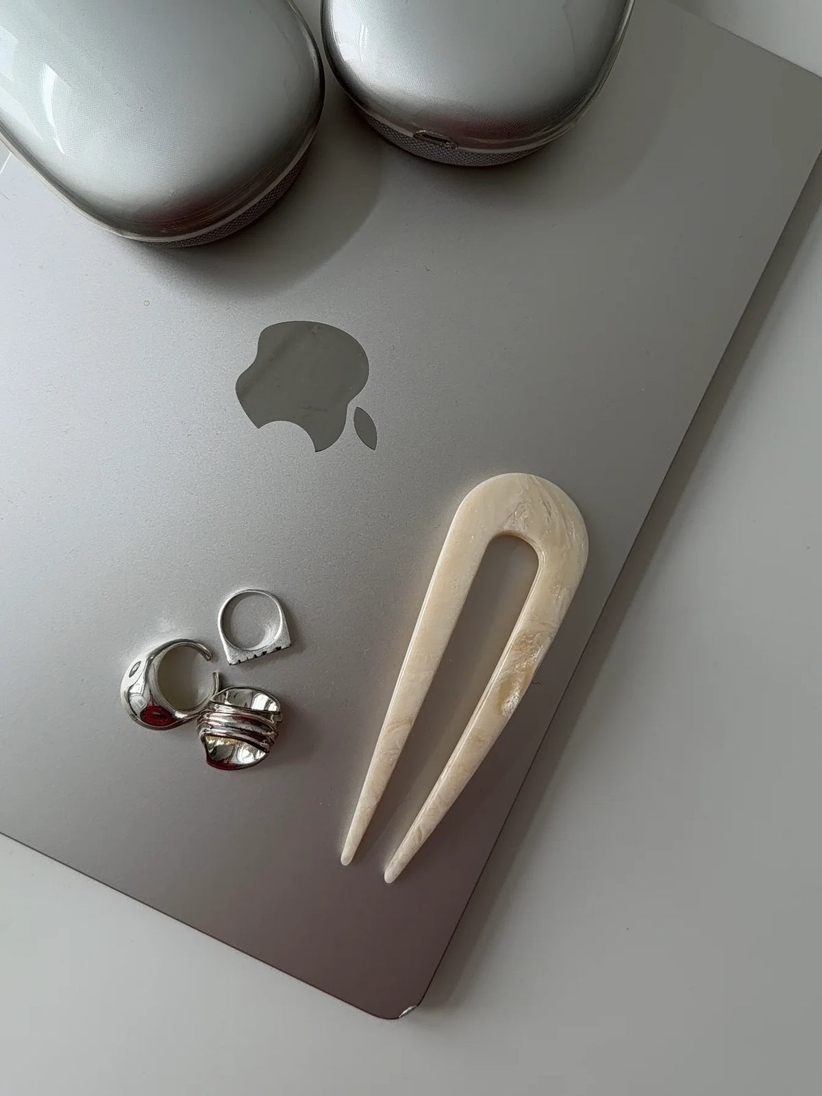 Hairpin 'U-Shape' – cream marble