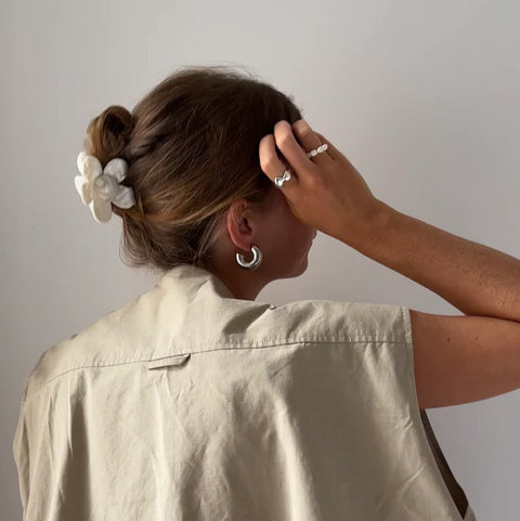 Haarklammer 'Flower' – beige swirl
