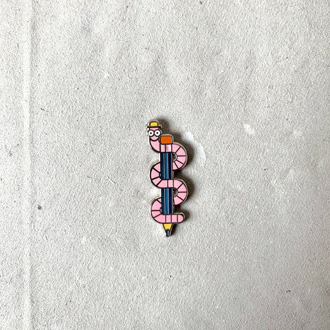 Emaille-Pin 'Bücherwurm'