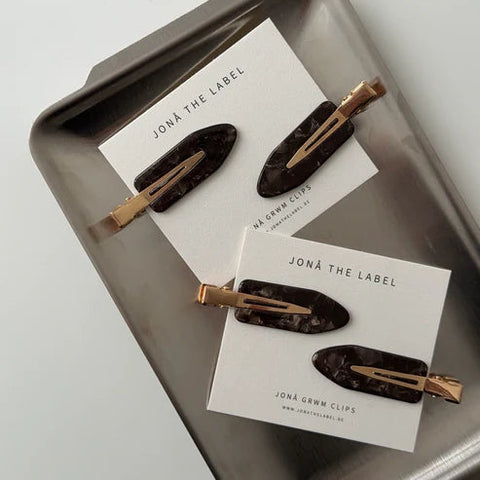 GRWM Clips – espresso Jona the Label