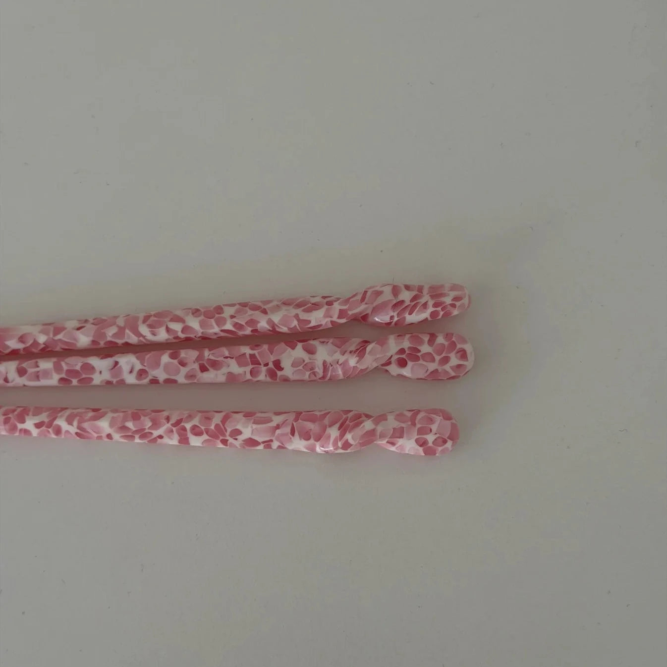 Hairpin 'Twisted' – blush dots Jona the Label