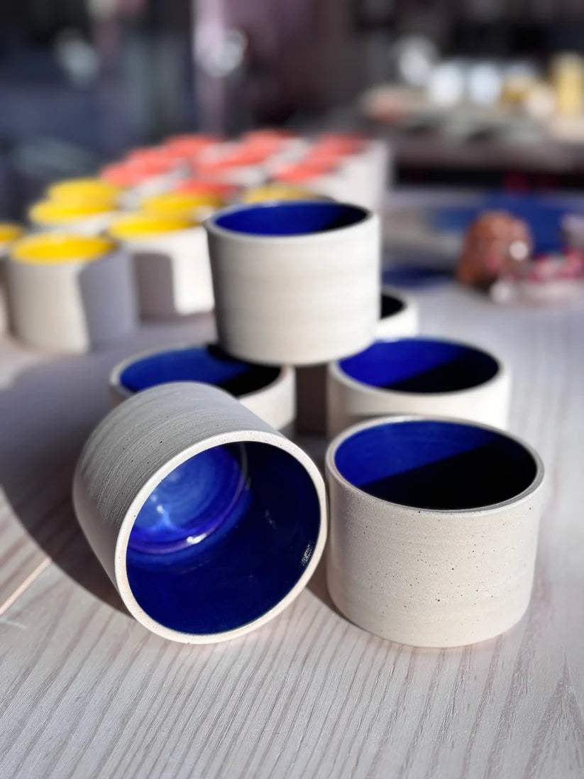 Becher 'Inu' – celestial blue Hallo Keramik
