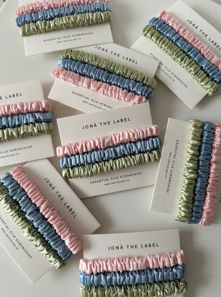 3er Set Essential Silk Scrunchies – rosa/blau/grün Jona the Label