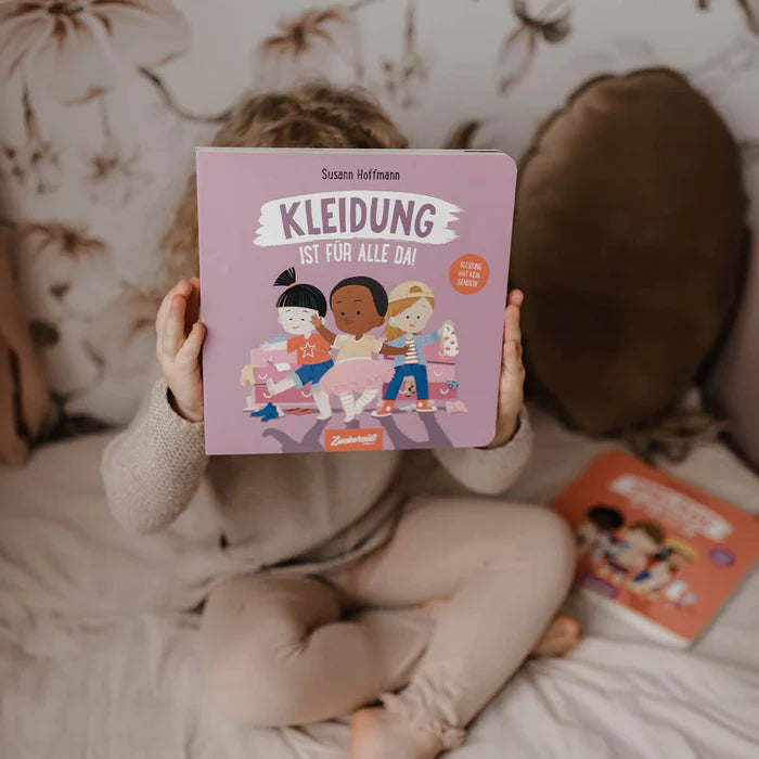 Kinderbuch 'Kleidung ist für alle da!' Zuckersüß Verlag