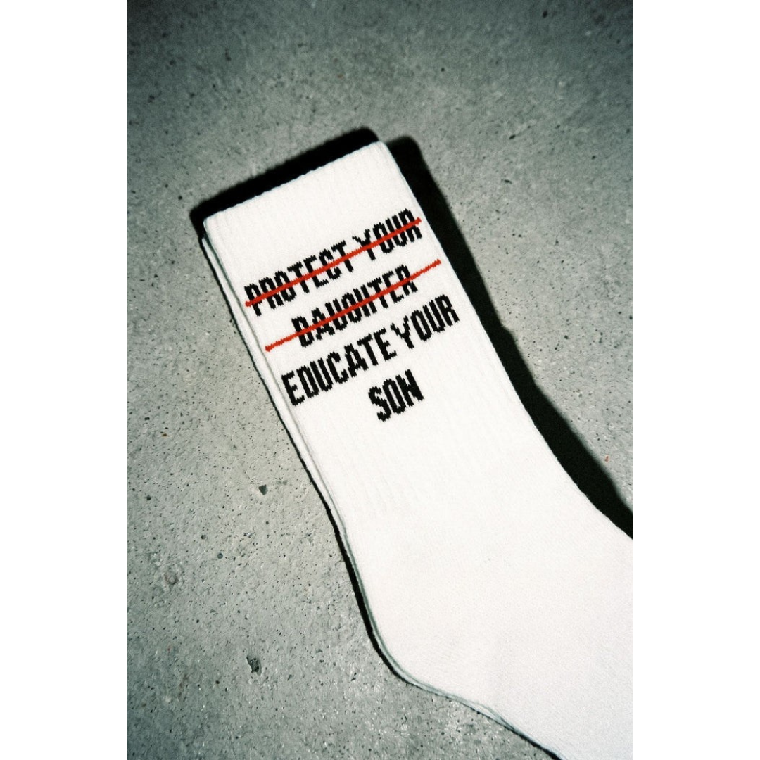 Socken 'Protect your daugther / Educate your son' CatCult