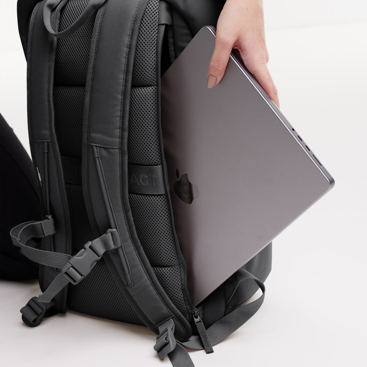 Pro Pack 'Shark' – Monochrome Edition GOT BAG