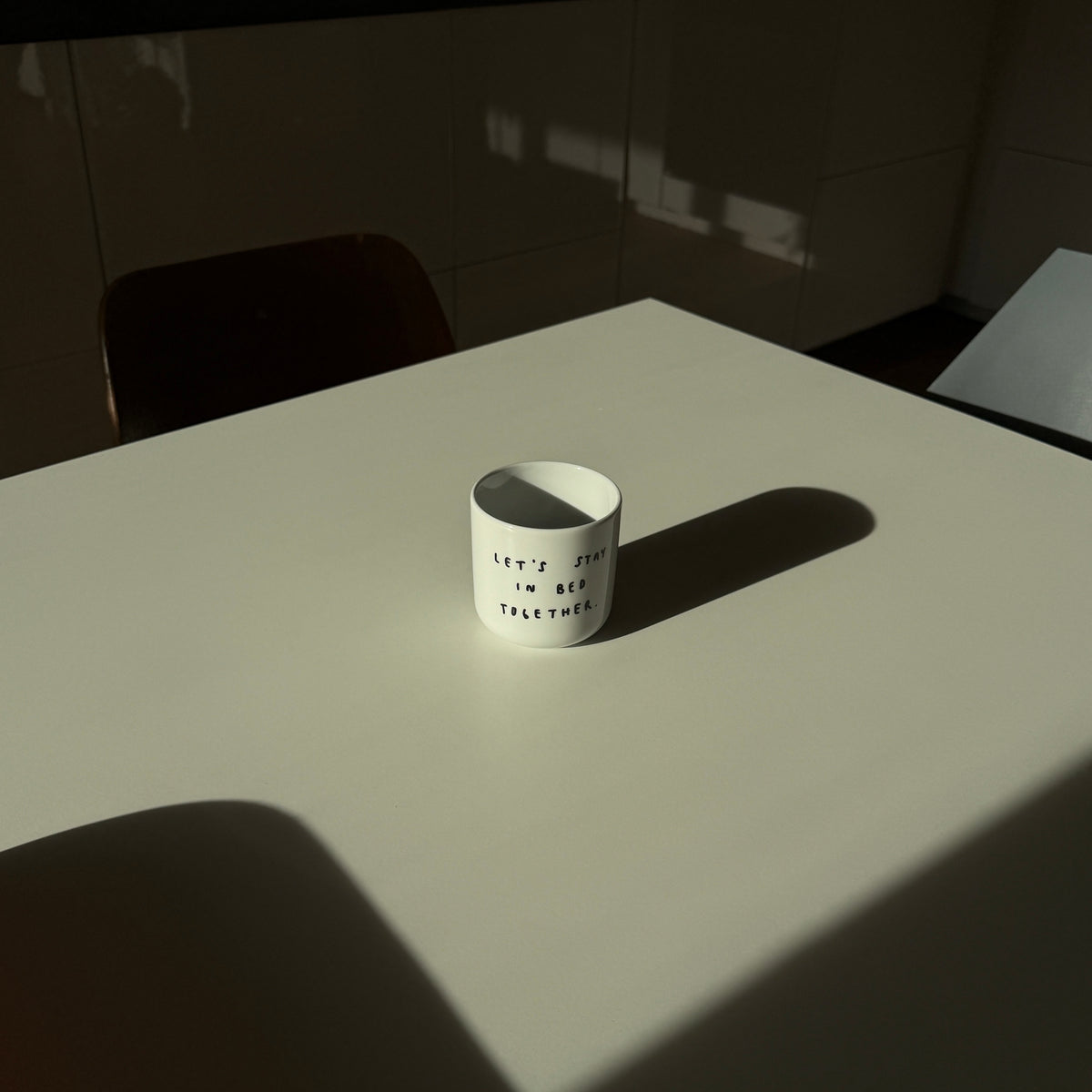 Porzellanbecher 'Let's Stay In Bed Together' Yahya Studio