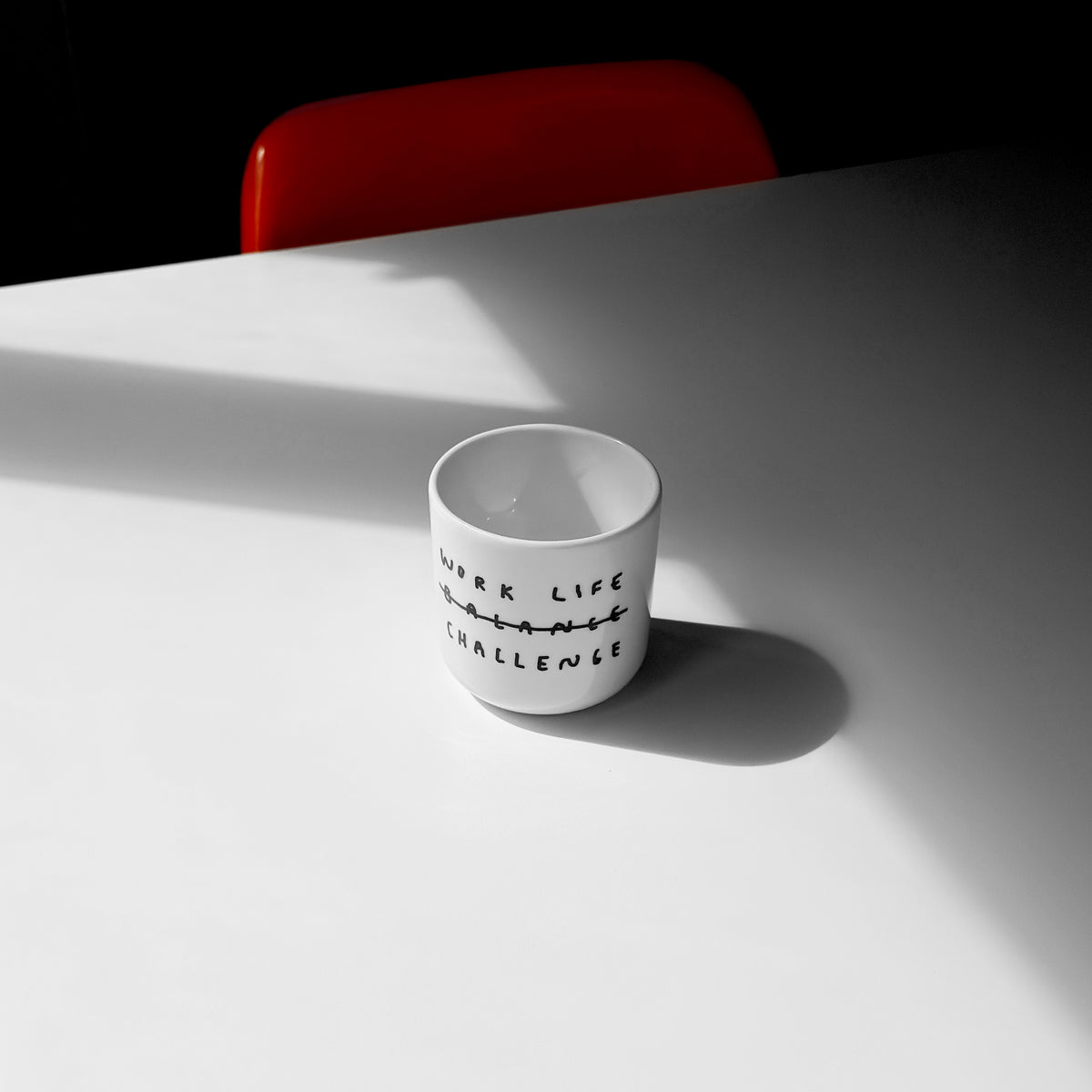 Porzellanbecher 'Work Life Challenge' Yahya Studio