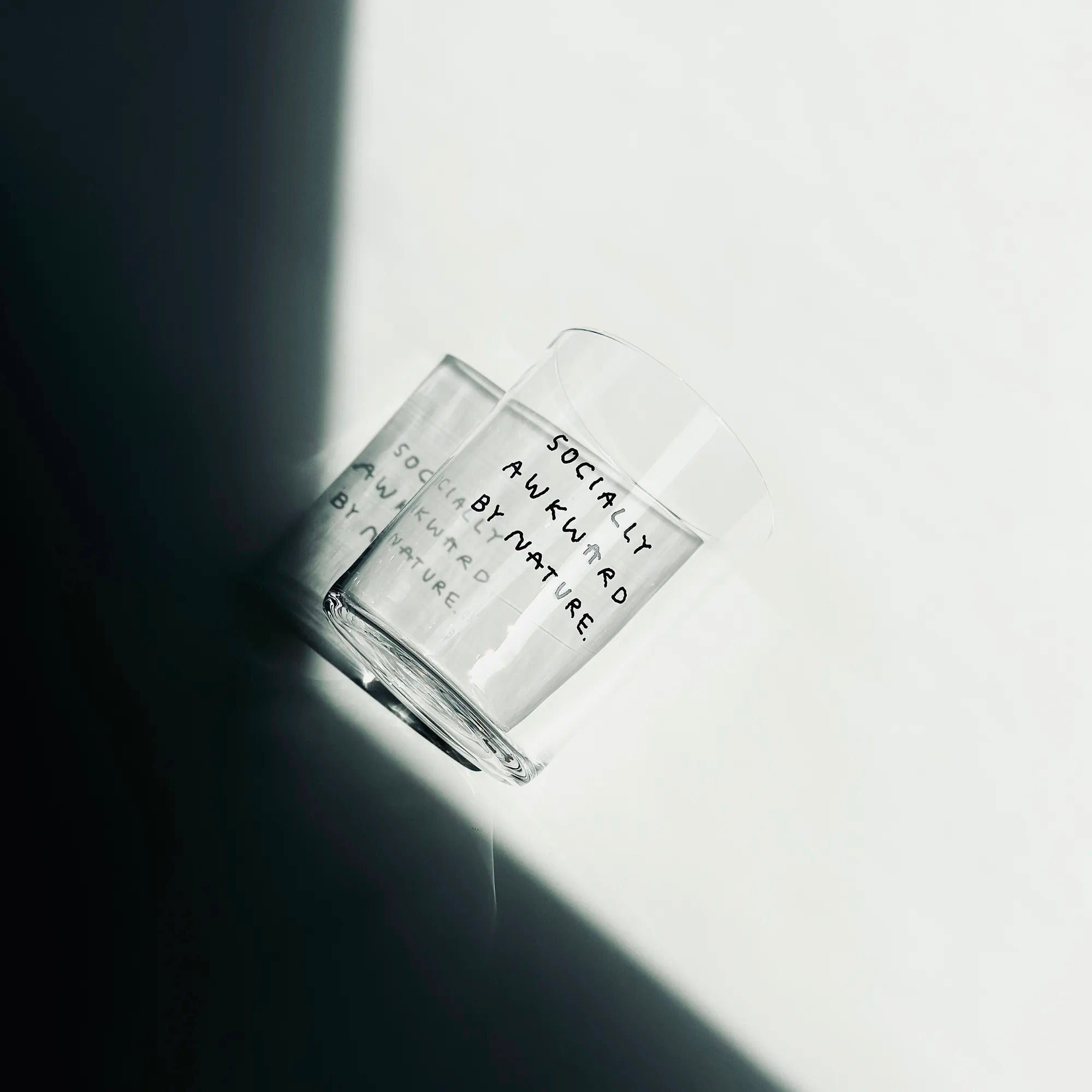 Glas 'Socially Awkward By Nature' – 500ml Yahya Studio