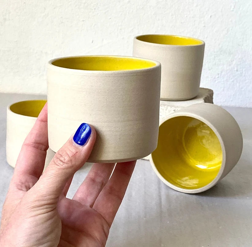 Becher 'Inu' – lemon sun Hallo Keramik